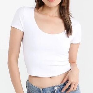 A & F Women's Scoop Neck Cropped Top small